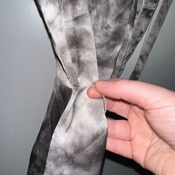 Abercrombie and Fitch Women’s Gray Tie Dye Belted Skip Dress XS Gently Worn - Picture 5 of 11